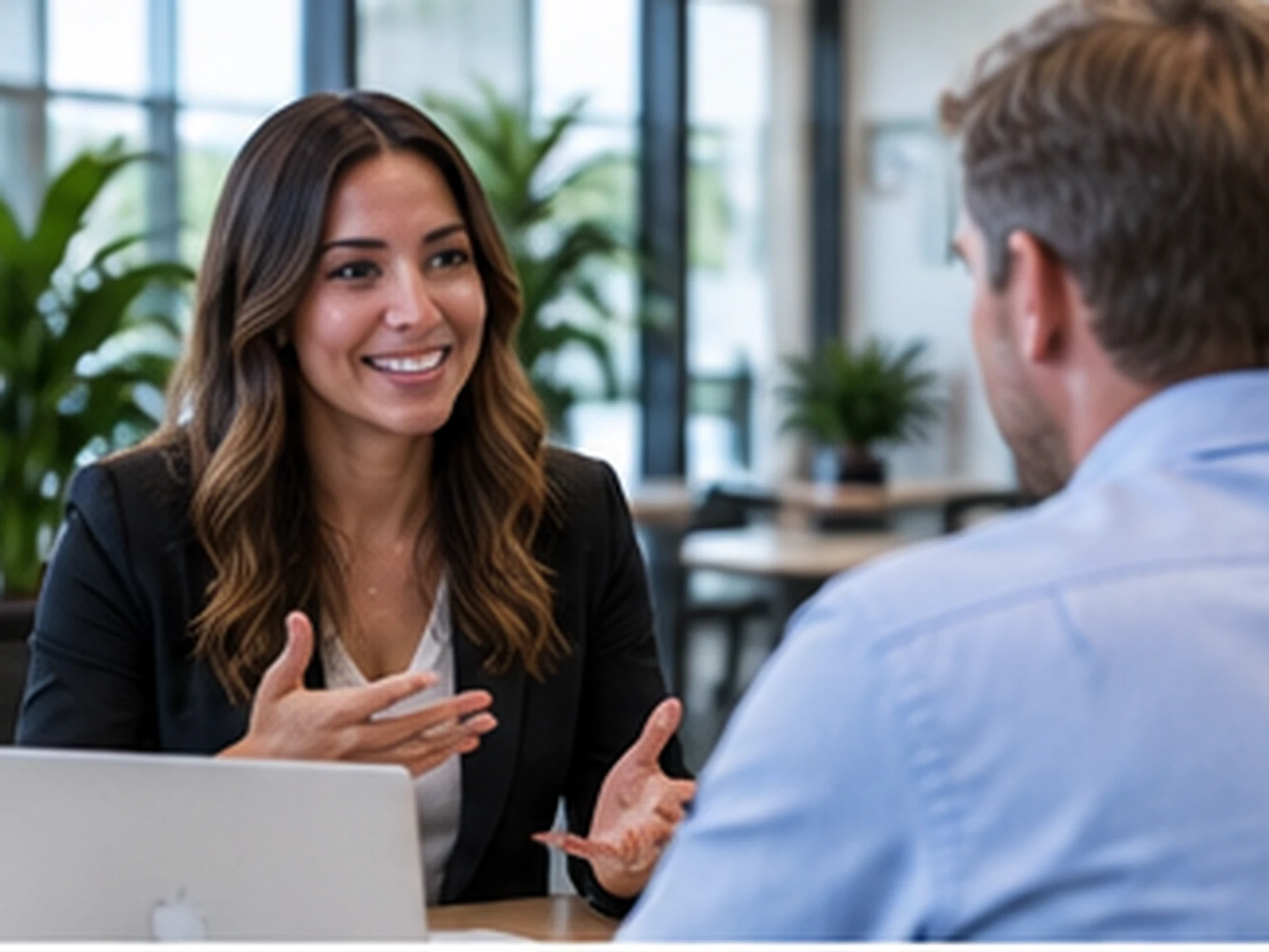 A DEX advisor discusses recommendations with a customer.