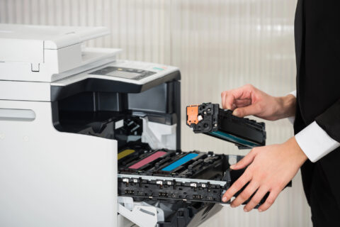 Changing toner cartridges